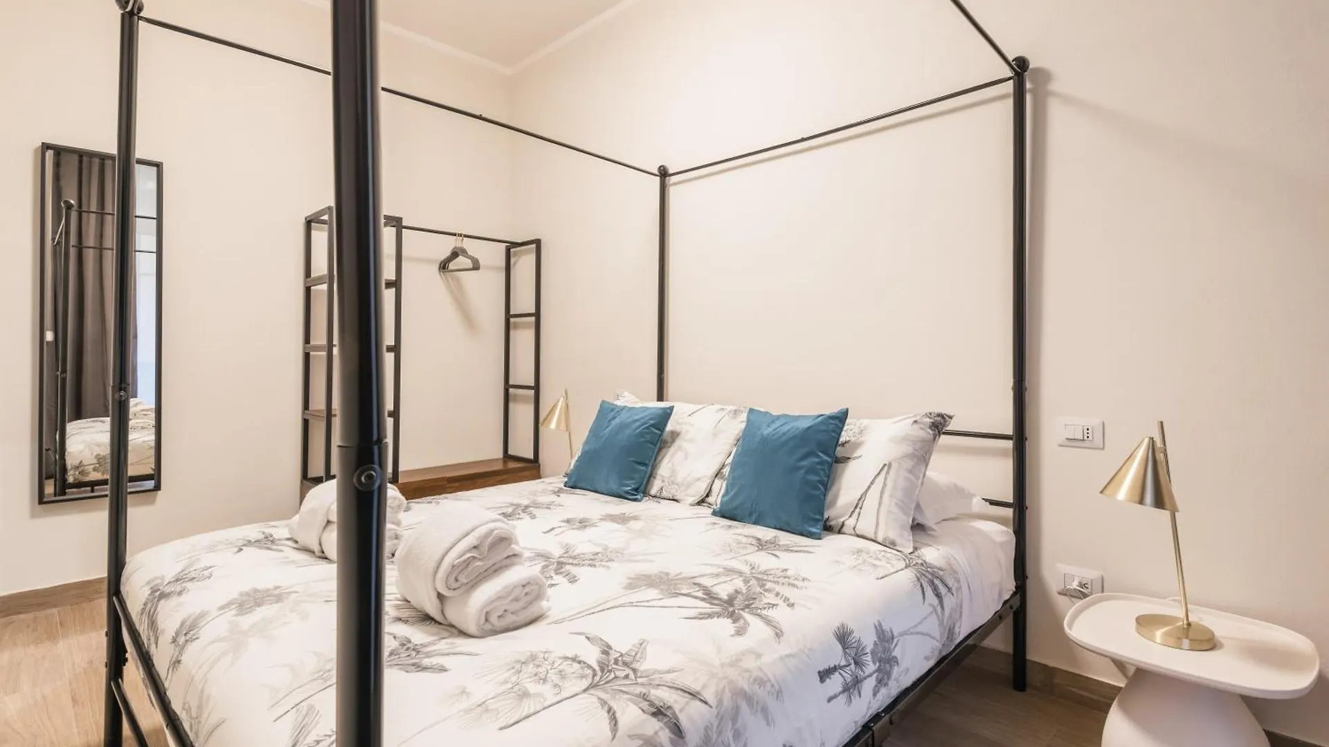 C3 Top Class Apartment, 2 Camere Da Letto, 2 Bagni, Giardino Distante 15 Minuti A Piedi Da Fontana Di Trevi Rome 0*,  Italy