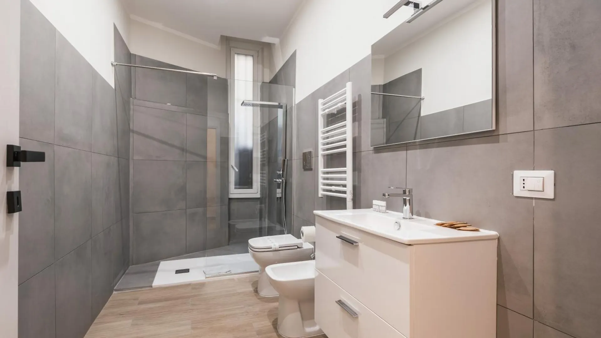 C3 Top Class Apartment, 2 Camere Da Letto, 2 Bagni, Giardino Distante 15 Minuti A Piedi Da Fontana Di Trevi Rome Apartment