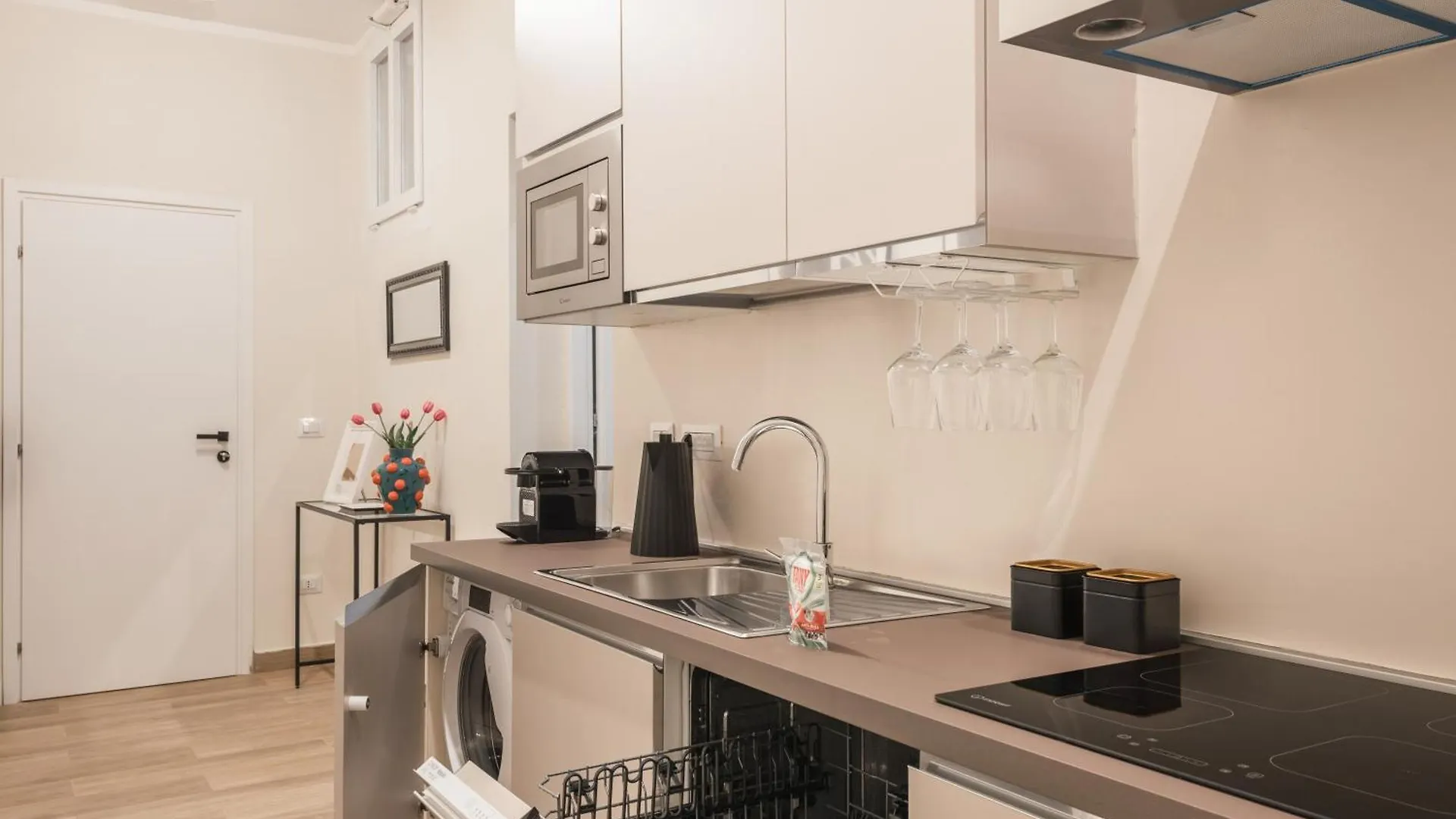 C3 Top Class Apartment, 2 Camere Da Letto, 2 Bagni, Giardino Distante 15 Minuti A Piedi Da Fontana Di Trevi Rome 0*,