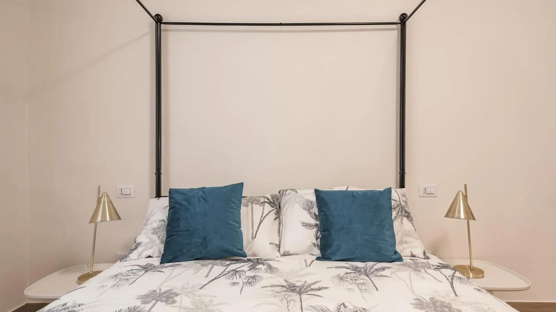 Apartment C3 Top Class Apartment, 2 Camere Da Letto, 2 Bagni, Giardino Distante 15 Minuti A Piedi Da Fontana Di Trevi Rome Italy